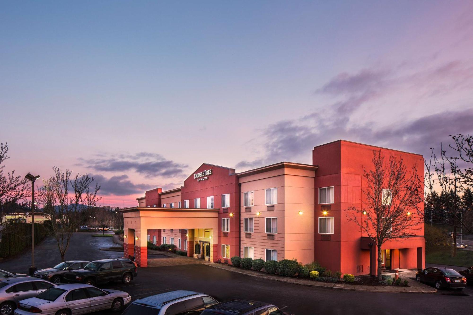 Doubletree By Hilton Portland - Beaverton Bagian luar foto